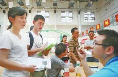 河南“高考后市場(chǎng)”調(diào)查 志愿填報(bào)咨詢——高價(jià)能否保障“高中”？